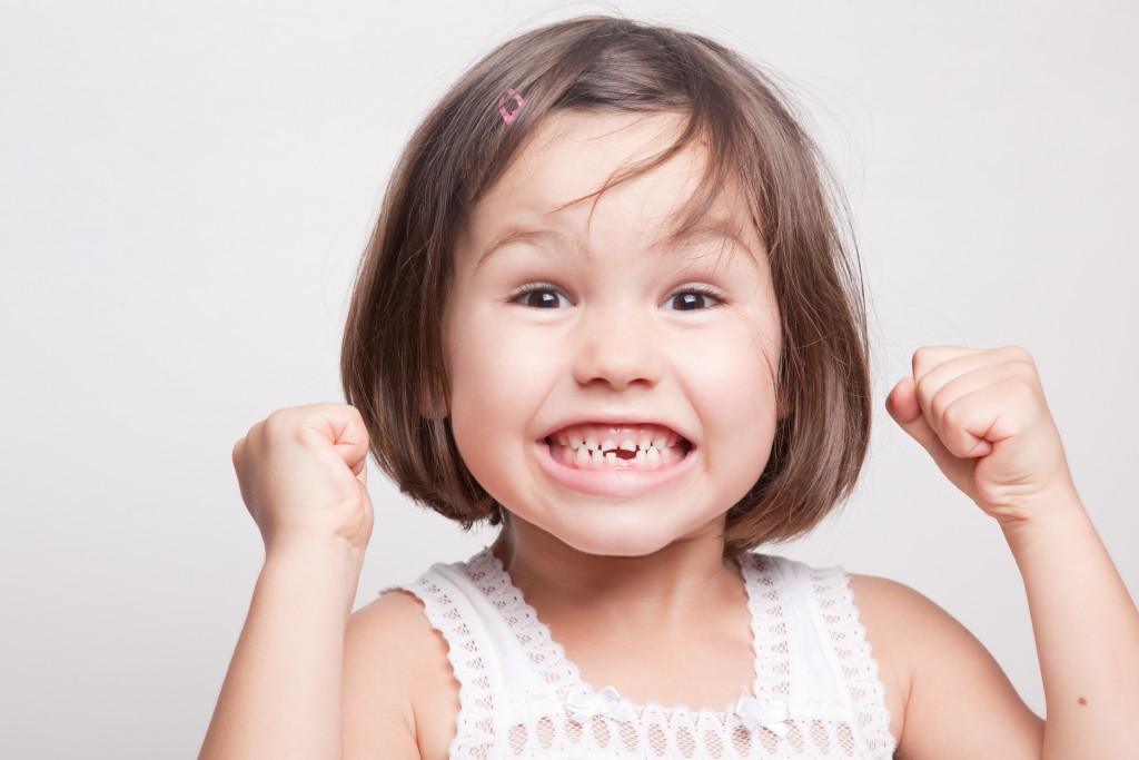 girl dropped her first tooth
