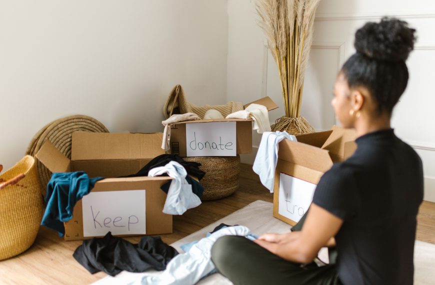 15 Simple Ways to Declutter a Small Apartment and Reduce Stress